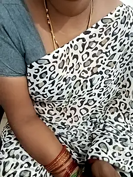 Snapshot of Tamil_Meera12 chatting on February 10, 2025, 8:53 am Tamil Meera12 online show from February 10, 2025, 8:53 am