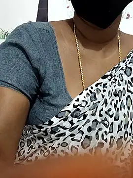 Snapshot of Tamil_Meera12 chatting on September 14, 2025, 6:34 am Tamil Meera12 online show from September 14, 2025, 6:34 am