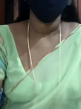 Snapshot of Tamil_Meera12 chatting on October 6, 2025, 6:33 am Tamil Meera12 online show from October 6, 2025, 6:33 am