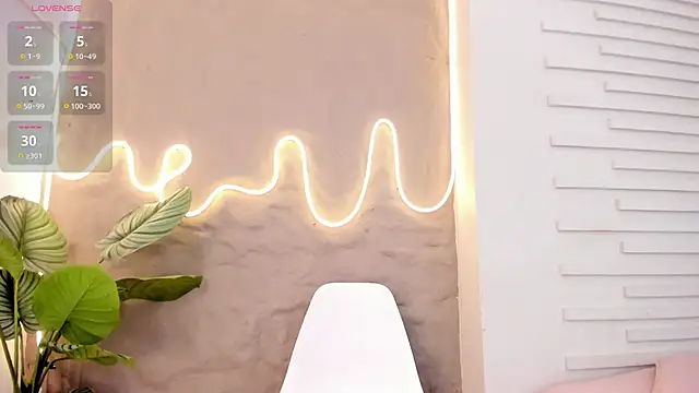 Snapshot of Lia_Guzman chatting on February 22, 2025, 11:46 am Lia Guzman online show from February 22, 2025, 11:46 am