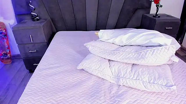 JhoanLeandro online show from February 23, 2025, 7:11 am