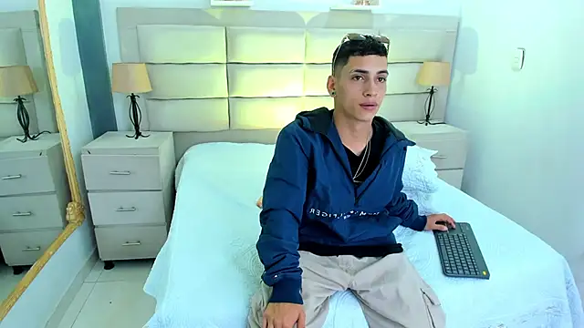 JhoanLeandro online show from March 5, 2025, 4:34 am