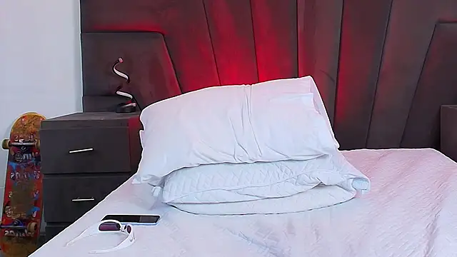 JhoanLeandro online show from March 9, 2025, 10:52 am