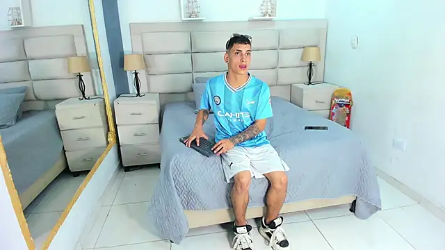 JhoanLeandro online show from March 19, 2025, 4:36 am