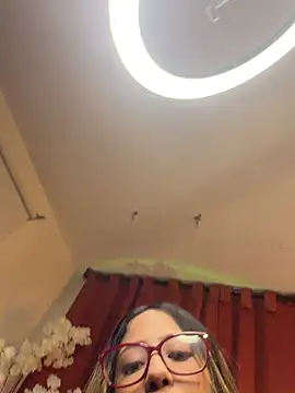 vicky bass online show from December 4, 2025, 4:55 am