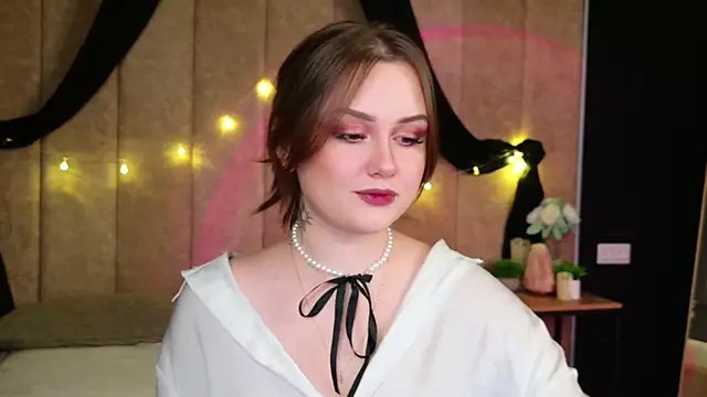 Kendra Parlow online show from November 4, 2025, 8:30 pm