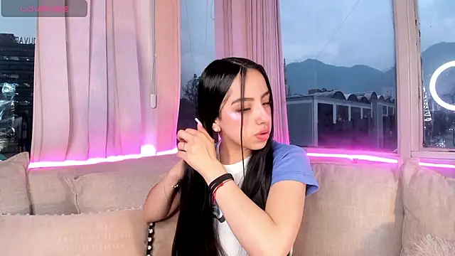 Daphne chers online show from November 21, 2025, 8:07 pm