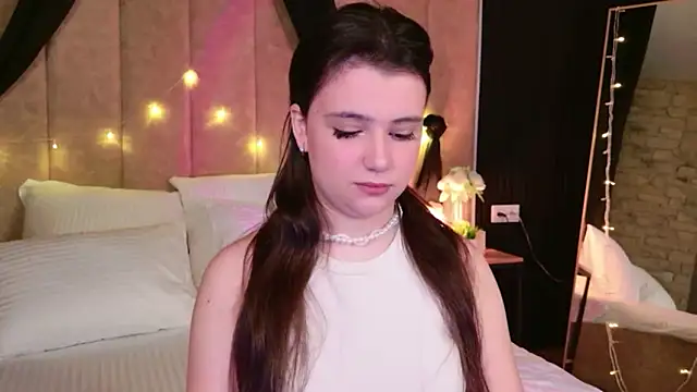 Snapshot of Pauline_Heaven chatting on December 1, 2025, 5:34 am Pauline Heaven online show from December 1, 2025, 5:34 am