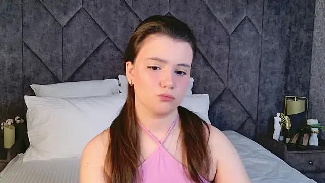 Snapshot of Pauline_Heaven chatting on December 16, 2025, 5:56 am Pauline Heaven online show from December 16, 2025, 5:56 am