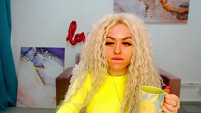 Snapshot of MissisCaty chatting on February 9, 2025, 7:41 pm MissisCaty online show from February 9, 2025, 7:41 pm