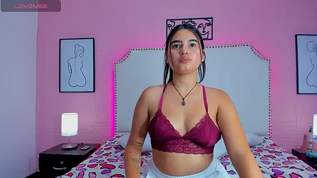 Snapshot of _Emma_whiitee_ chatting on October 10, 2025, 3:33 pm Emma whiitee online show from October 10, 2025, 3:33 pm