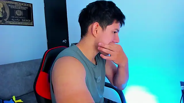 JamesCr  online show from February 5, 2025, 10:33 pm