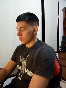 JamesCr  online show from February 8, 2025, 4:14 am