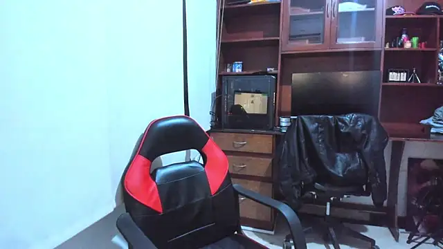 JamesCr  online show from February 8, 2025, 7:37 am