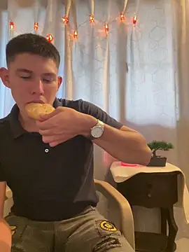 JamesCr  online show from February 11, 2025, 11:43 am