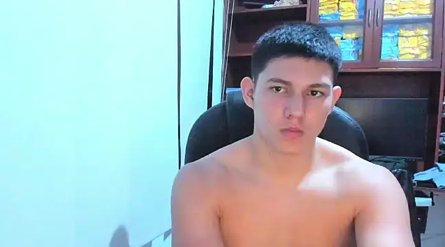 JamesCr  online show from February 24, 2025, 10:25 pm