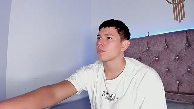 JamesCr  online show from February 25, 2025, 1:39 pm