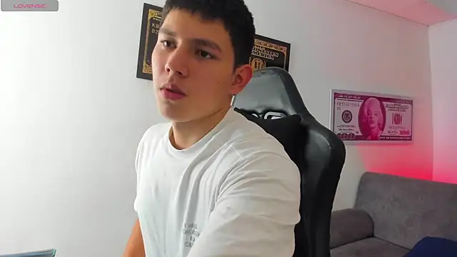 JamesCr  online show from March 8, 2025, 7:53 pm