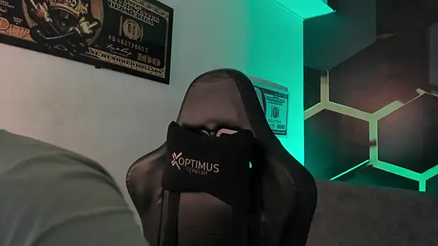 JamesCr  online show from September 10, 2025, 2:55 am