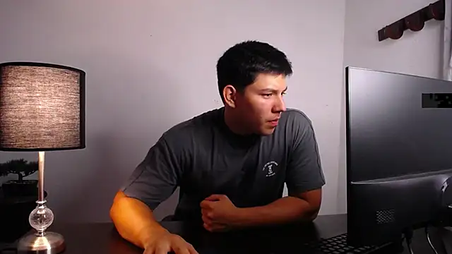 JamesCr  online show from October 2, 2025, 3:24 am