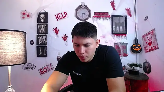 JamesCr  online show from October 29, 2025, 11:23 am