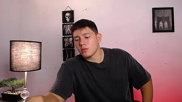 JamesCr  online show from November 6, 2025, 12:55 am