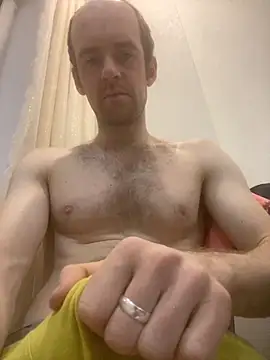 LynnAhNight online show from October 30, 2025, 3:19 am