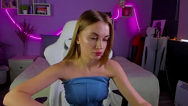 AnitaLamb online show from March 12, 2025, 4:51 am