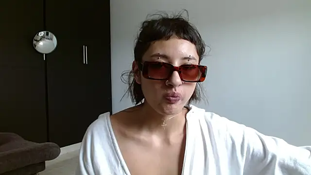 ggor4w33 online show from February 5, 2025, 4:58 pm