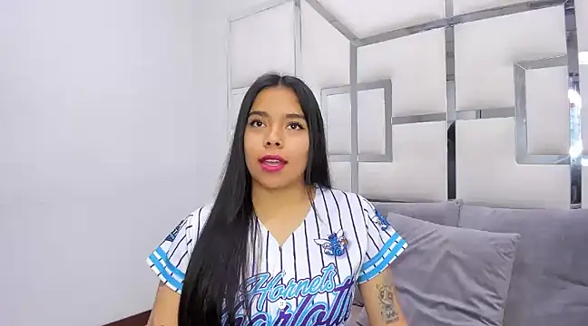 ZoeWan69 online show from February 20, 2025, 11:42 am