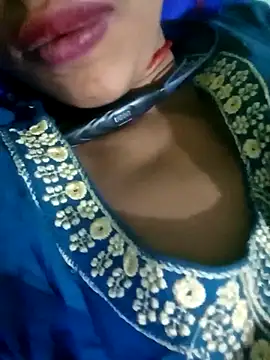 Snapshot of Miss_triha chatting on October 31, 2025, 10:44 pm Miss triha online show from October 31, 2025, 10:44 pm