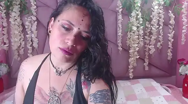 Snapshot of Fenix_Lilith chatting on February 18, 2025, 2:06 pm Fenix Lilith online show from February 18, 2025, 2:06 pm