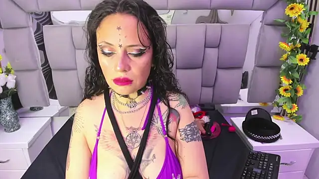 Snapshot of Fenix_Lilith chatting on November 14, 2025, 9:02 pm Fenix Lilith online show from November 14, 2025, 9:02 pm