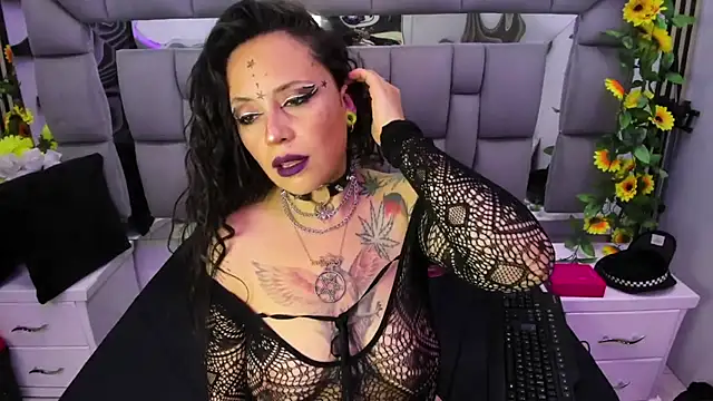 Snapshot of Fenix_Lilith chatting on November 15, 2025, 1:07 pm Fenix Lilith online show from November 15, 2025, 1:07 pm