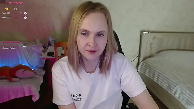 Agatha Mott online show from November 3, 2025, 3:08 am