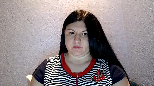Snapshot of KiraSwee chatting on September 12, 2025, 5:35 pm KiraSwee online show from September 12, 2025, 5:35 pm