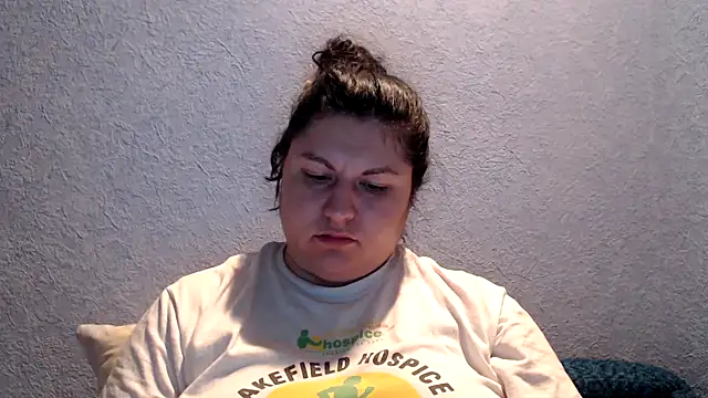 KiraSwee online show from November 16, 2025, 7:30 pm