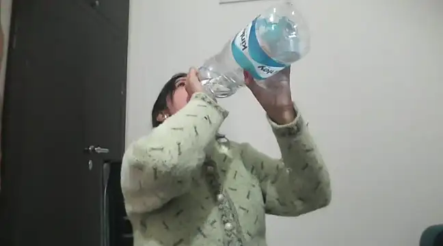 Snapshot of Queen_Couple chatting on February 6, 2025, 11:43 am Queen Couple online show from February 6, 2025, 11:43 am