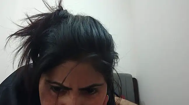 Snapshot of Queen_Couple chatting on February 9, 2025, 10:20 am Queen Couple online show from February 9, 2025, 10:20 am