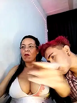 Snapshot of thefuckingowneroftits chatting on February 14, 2025, 11:10 am thefuckingowneroftits online show from February 14, 2025, 11:10 am