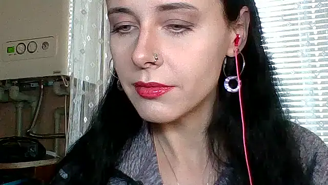 LuminousLady online show from November 2, 2025, 10:28 am