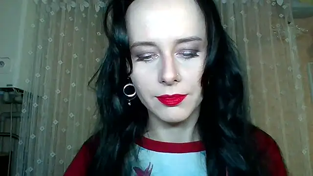 LuminousLady online show from December 16, 2025, 6:02 pm