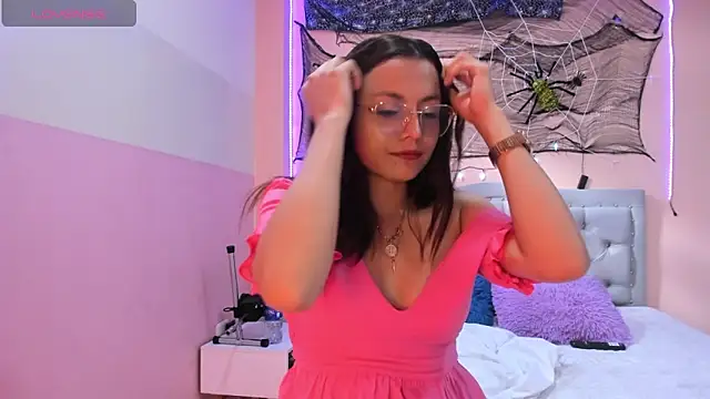 littletammy4u  online show from October 24, 2025, 12:34 pm