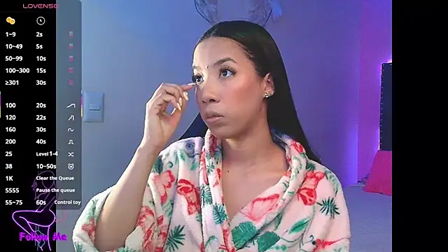 SallyWhitee online show from September 30, 2025, 5:12 am