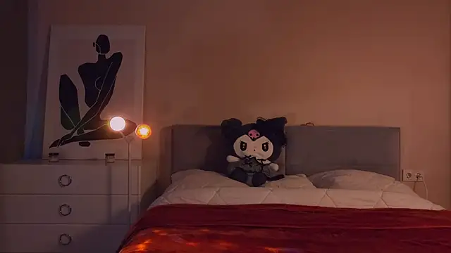 Mia Luw online show from September 18, 2025, 6:48 am