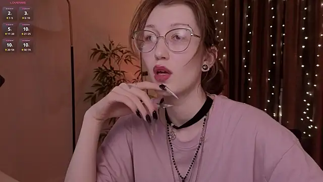 Snapshot of lissaros chatting on December 14, 2025, 5:24 am lissaros online show from December 14, 2025, 5:24 am