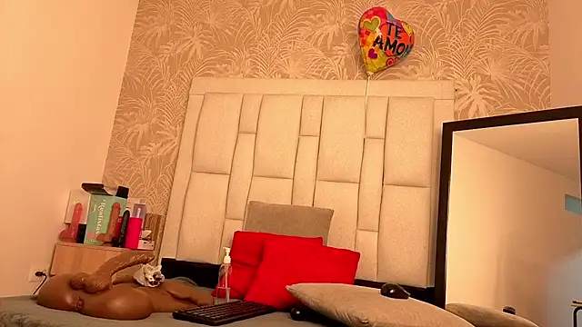 dafnnelewis online show from December 1, 2025, 11:15 am