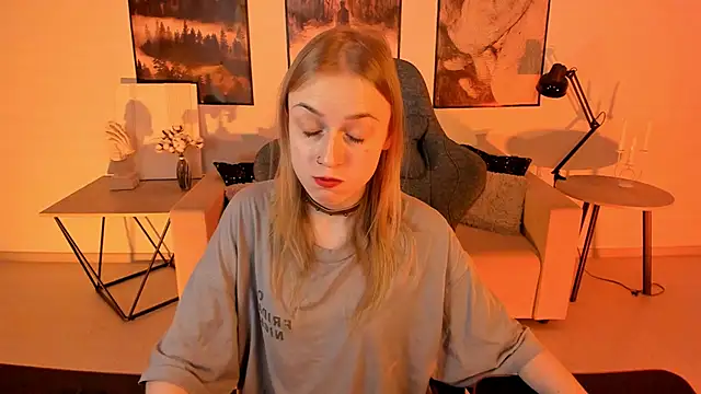 KiraMontoya online show from March 5, 2025, 9:04 pm