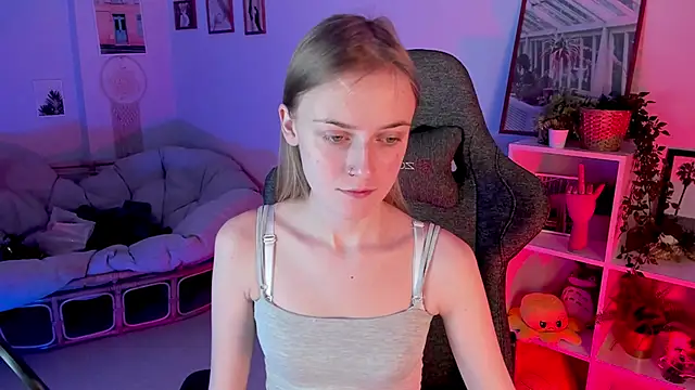 KiraMontoya online show from March 7, 2025, 5:06 pm