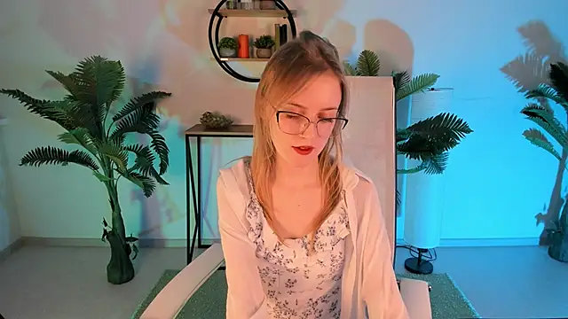 KiraMontoya online show from March 11, 2025, 5:13 pm